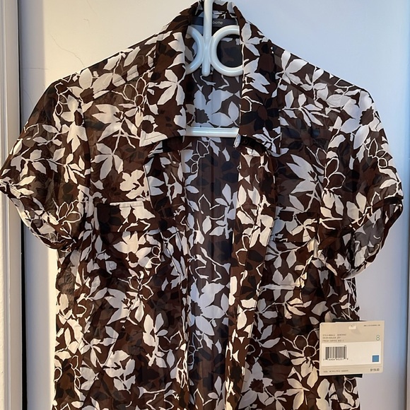 BNWT Liz Claiborne, short sleeve, button down blouse. 8 - Picture 2 of 4